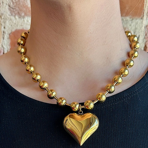 Gold Beaded Heart Exaggerated Necklace - Picture 2 of 6